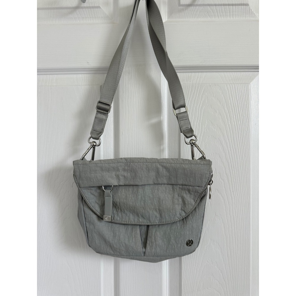 Lululemon Grey Crinkle Nylon Crossbody Bag Adjustable‎ Strap Silver Logo Bag EUC